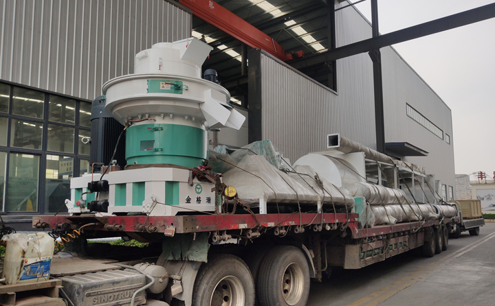 一臺(tái)木頭顆粒機(jī)生產(chǎn)線(xiàn)發(fā)貨