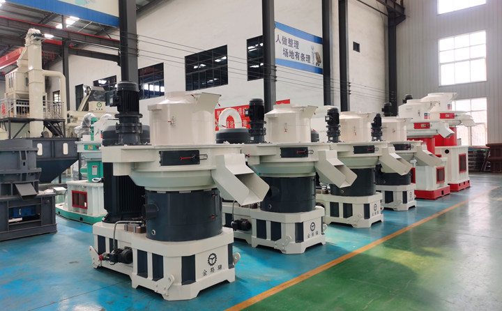 山東金格瑞顆粒機廠家負(fù)責(zé)免費提供制粒生產(chǎn)線方案，為每一位客戶進(jìn)行試機；產(chǎn)品使用中，我們給客戶提供“保姆式”服務(wù)，定期進(jìn)行電話回訪，定期進(jìn)行現(xiàn)場專訪；讓您在產(chǎn)品使用過程中，放心、安心、舒心