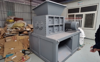 撕碎機(jī)撕碎硬紙殼，全程記錄！