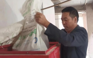 利川：木屑顆粒機(jī)生物質(zhì)顆?？痉?開(kāi)啟綠色低碳致富門(mén)